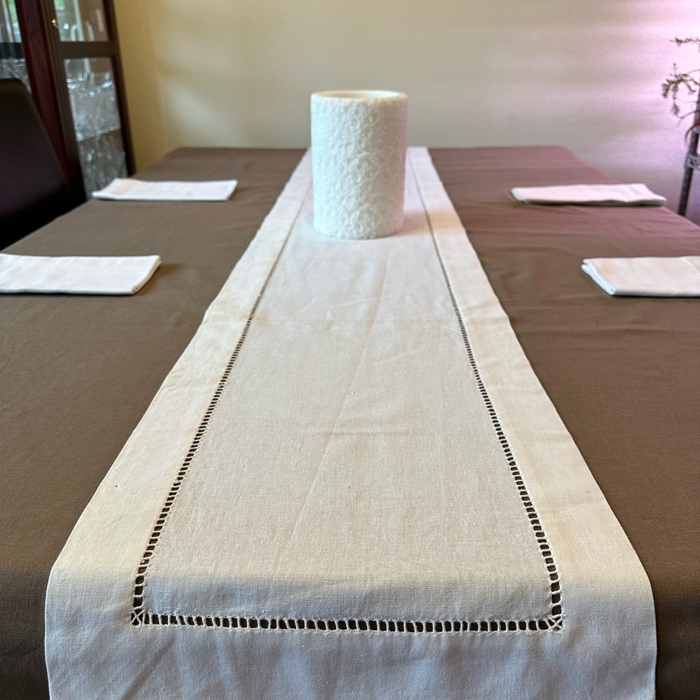 MOCHA HAZE TABLECLOTH & 2 RUNNERS~1 WHITE, 1 MOCHA HAZE-NWOT